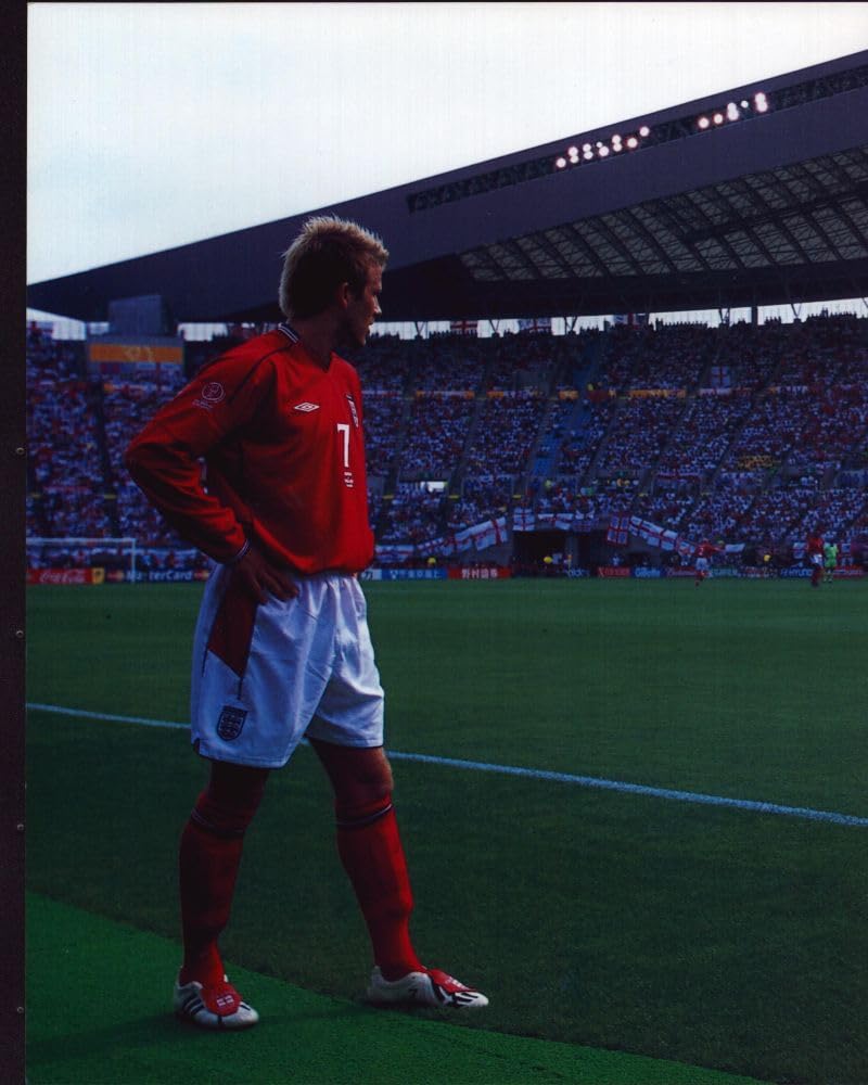 Posterazzi David Beckham On Field Looking At Crowd Photo Print - Sports Fans - Game Day - Item # MVM52015